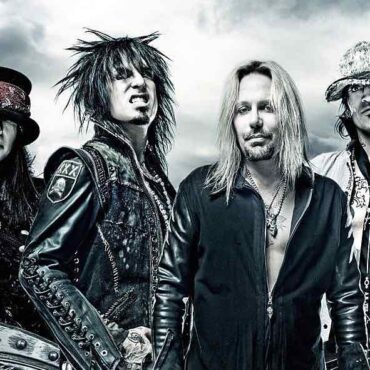 motley-crue-member-suffers-emergency-in-hawaii