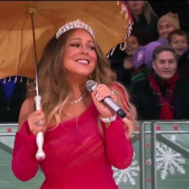 watch-mariah-carey-close-the-macy’s-thanksgiving-day-parade