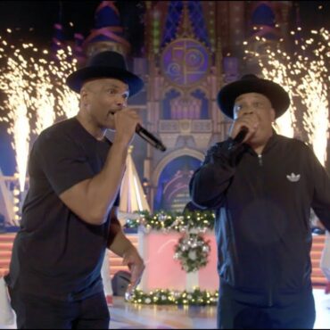 watch-run-dmc-perform-“christmas-in-hollis”-for-first-time-in-nearly-20-years