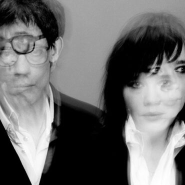 the-waeve-(rose-elinor-dougall-+-graham-coxon)-share-video-for-new-song-“kill-me-again”