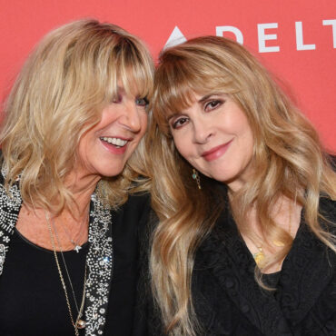 stevie-nicks-shares-tribute-to-christine-mcvie