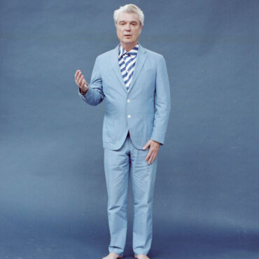 david-byrne-shares-new-holiday-song-“fat-man’s-comin’”-for-bandcamp-friday