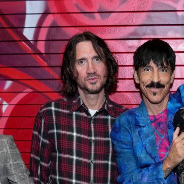 red-hot-chili-peppers-announce-2023-tour-with-the-strokes,-st.-vincent,-and-more