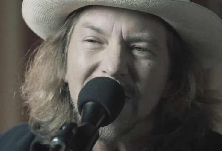 eddie-vedder-covers-u2-“elevation”-in-video