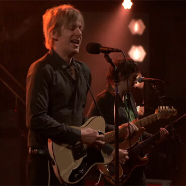 watch-spoon-perform-“wild”-on-“stephen-colbert”