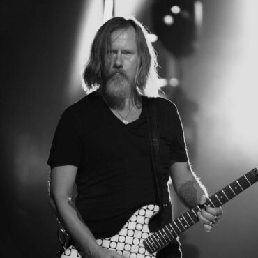 jerry-cantrell-joins-bush-for-2023-tour