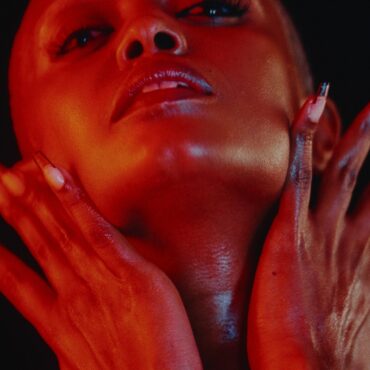 kelela-announces-tour-dates,-shares-new-“on-the-run”-video:-watch