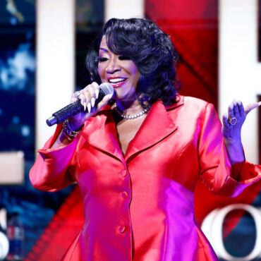 patti-labelle-show-cut-short-after-bomb-threat-at-milwaukee’s-riverside-theater