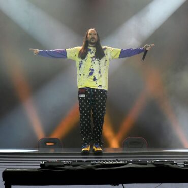 steve-aoki-is-going-to-the-moon