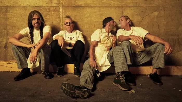 tool-make-announcement-with-queens-of-the-stone-age