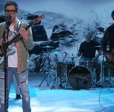 weezer-perform-“i-want-a-dog”-on-“jimmy-kimmel”