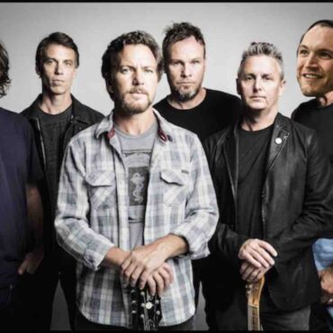 pearl-jam-taking-extended-break-after-2022?