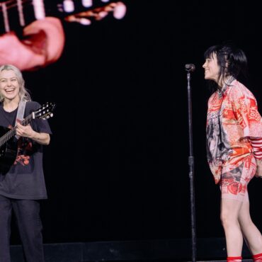 watch-billie-eilish-sing-“motion-sickness”-with-phoebe-bridgers-and-“my-hero”-with-foo-fighters’-dave-grohl