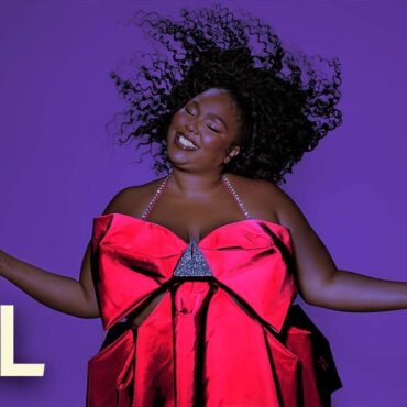 watch-lizzo-cover-stevie-wonder’s-“someday-at-christmas”-on-snl