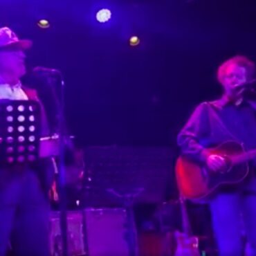 watch-yo-la-tengo-cover-lambchop-with-kurt-wagner,-the-clean-with-mark-ibold-at-first-hanukkah-show