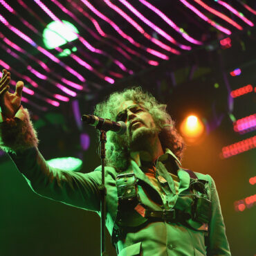 wayne-coyne-on-rejecting-aaron-sorkin’s-flaming-lips-musical-idea:-“he-saw-the-pink-robots-as-being-the-evil-george-bush-empire”