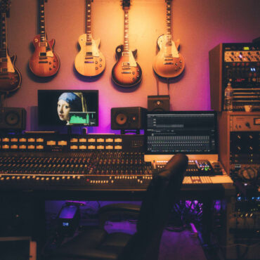 how-to-set-up-an-organized-home-music-studio