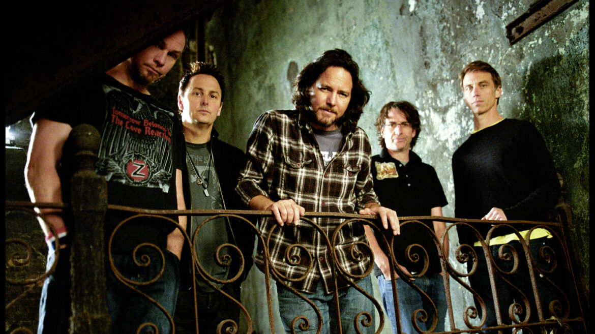 pearl-jam-member-admits-to-hair-metal-ripoff?