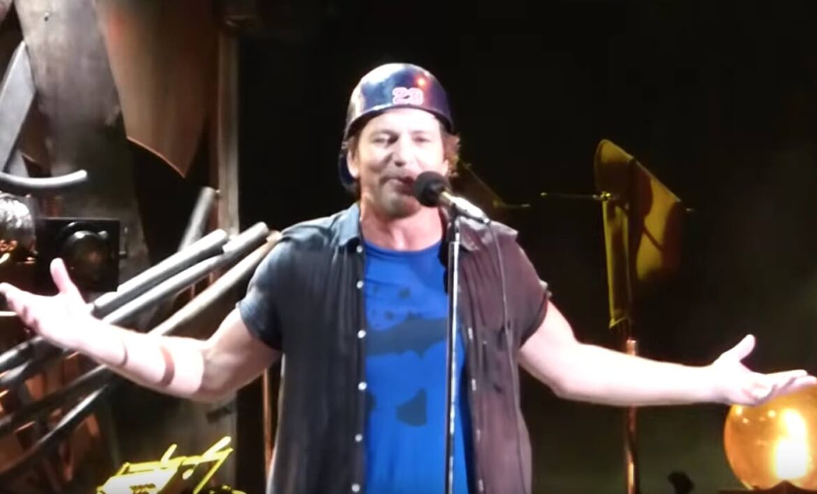 eddie-vedder-humiliated-on-rolling-stone-singers-list