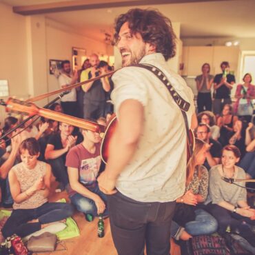 everything-you-missed-at-sofar-sound's-super-secret-show-at-pinkfrog