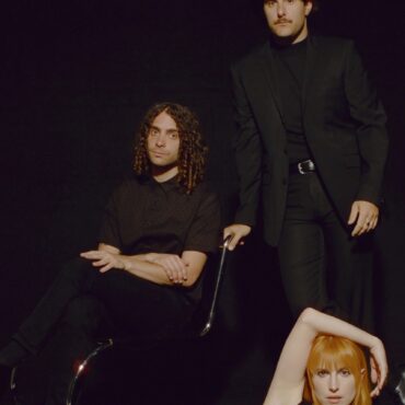 paramore-share-new-song-“c’est-comme-ca”:-listen