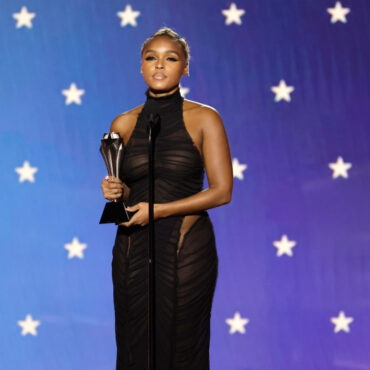 “free-ass-motherfucker”-janelle-monae-receives-critics-choice-award