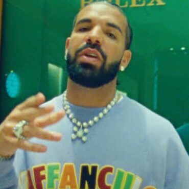 drake-shares-new-“jumbotron-shit-poppin”-video:-watch