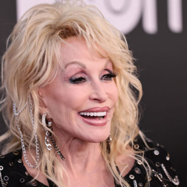 dolly-parton’s-new-rock-album-will-feature-paul-mccartney,-stevie-nicks,-john-fogerty,-steve-perry,-steven-tyler,-&-more