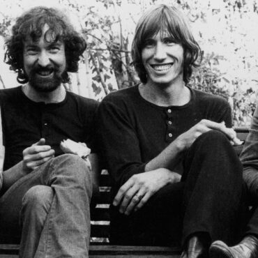 pink-floyd-announce-dark-side-of-the-moon-box-set-for-50th-anniversary