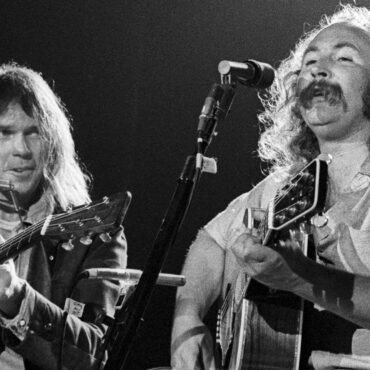 neil-young-shares-eulogy-for-david-crosby,-“the-soul-of-csny”