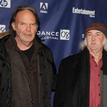 neil-young-pays-tribute-to-david-crosby