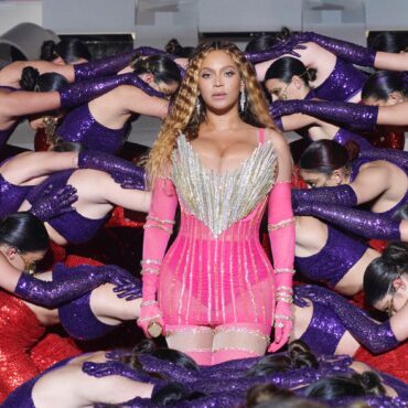 beyonce-gives-first-performance-since-2020-at-dubai-hotel-opening