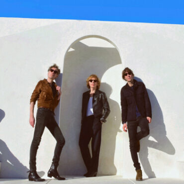 beck-and-phoenix-announce-co-headlining-summer-tour;-weyes-blood,-jenny-lewis,-and-more-to-support