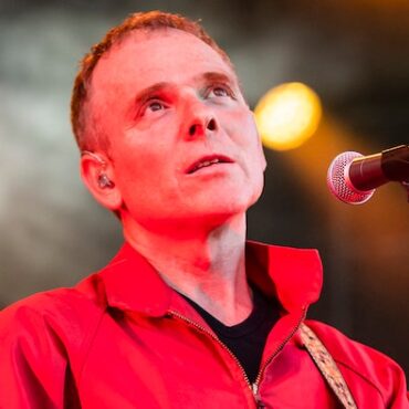 belle-and-sebastian-cancel-2023-north-american-tour-due-to-stuart-murdoch’s-health