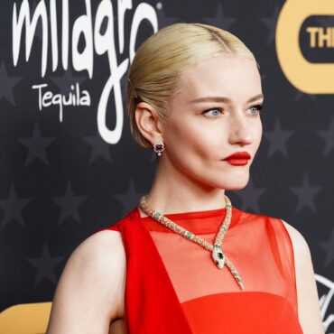 the-madonna-biopic-starring-julia-garner-has-been-scrapped