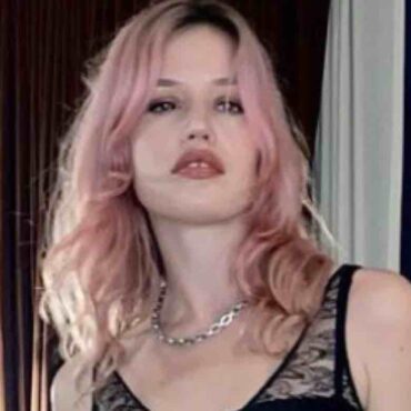 mick-jagger-daughter-fishnets-in-hotel-photo-leaks