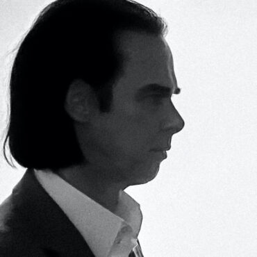 nick-cave-responds-to-fan-who-misses-his-rage-and-hatred:-“things-changed-after-my-first-son-died”