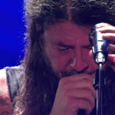 dave-grohl-has-gray-hair-at-harry-styles-show