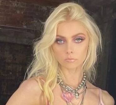 taylor-momsen-beautiful-night-gown-photo-leaks