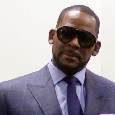 r.-kelly-has-sexual-abuse-indictments-in-illinois-dropped-due-to-due-to-“extensive-sentences”-for-federal-crimes