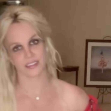 britney-spears-seductive-video-for-julia-roberts-leaks