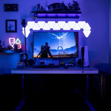 flexispot-comhar-pro-standing-desk-q8-review:-a-perfect-standing-desk-for-gamers-and-creators