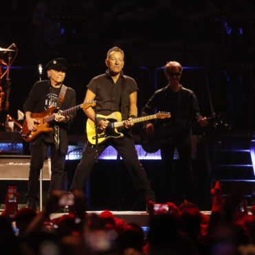 bruce-springsteen-fanzine-backstreets-ending-after-43-years-in-protest-of-his-concert-ticket-prices