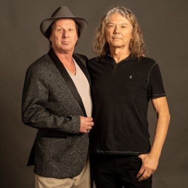 jerry-harrison-and-adrian-belew-expand-their-talking-heads’-“remain-in-light”-tour