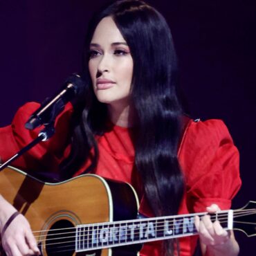 kacey-musgraves-and-migos’-quavo-lead-2023-grammys-in-memoriam-tribute