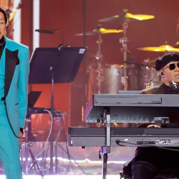 watch-stevie-wonder,-smokey-robinson,-and-chris-stapleton-perform-at-the-2023-grammy-awards