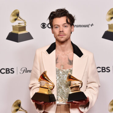 tony-visconti-says-harry-styles-isn’t-worthy-of-shining-david-bowie’s-shoes