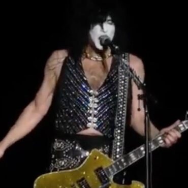 paul-stanley-caught-using-fake-singing-in-kiss