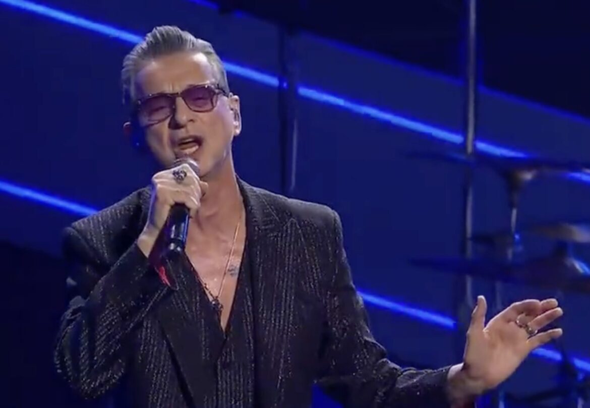 watch-depeche-mode-debut-“ghosts-again”-at-first-show-since-andy-fletcher’s-death