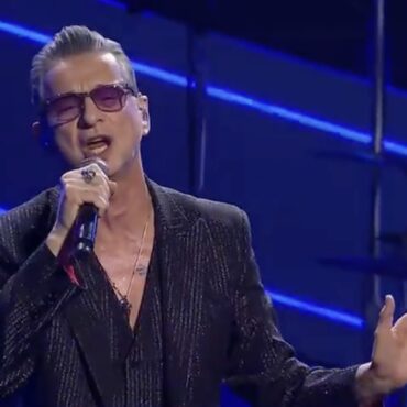 watch-depeche-mode-debut-“ghosts-again”-at-first-show-since-andy-fletcher’s-death